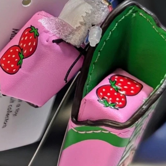 Kate Spade Sticky Situation Collectible Bubble Gum Keychain/Bag Charm NWT - Picture 3 of 4